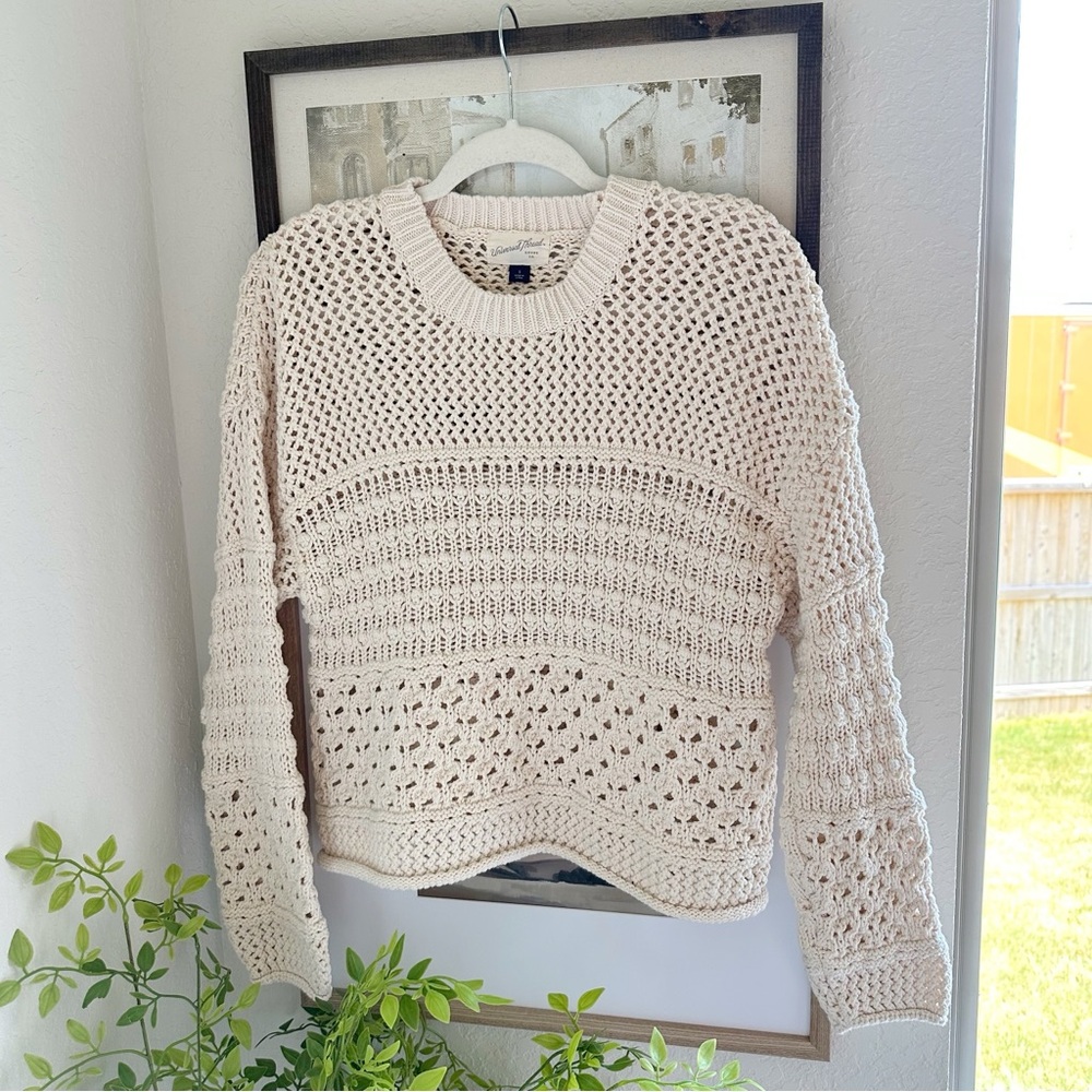 Universal Thread Cream Sweater Sz Small